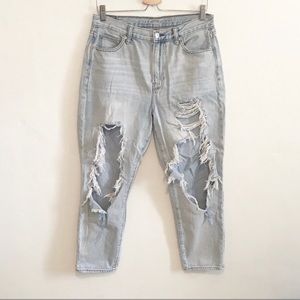 American Eagle Lt Wash Ripped Mom Jean Size 10 R
